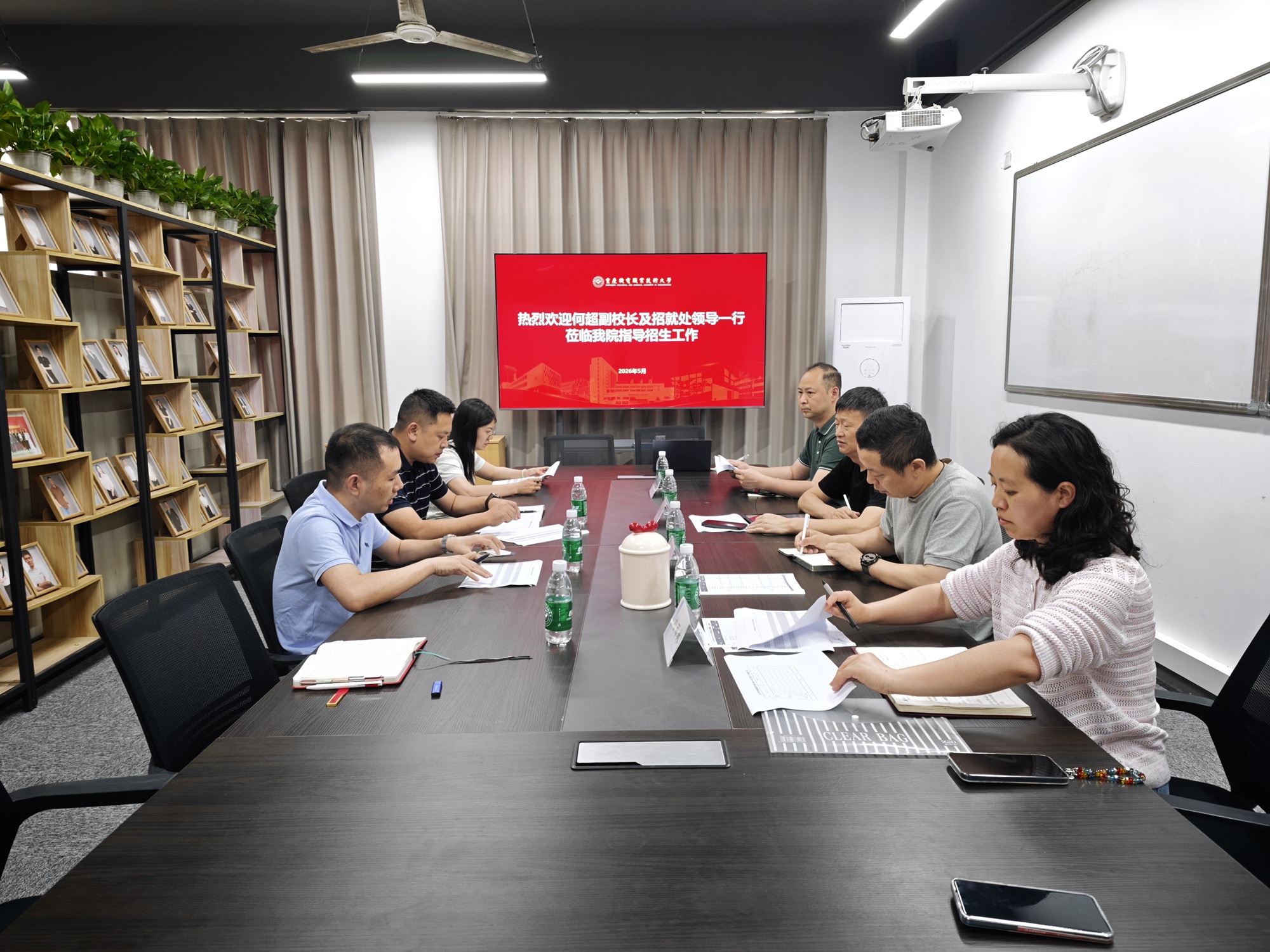 何超副校长及招就处领导一行莅临电气与电子工程学院指导招生工作 (1) 何超副校长及招就处领导一行莅临电气与电子工程学院指导招生工作 (1)